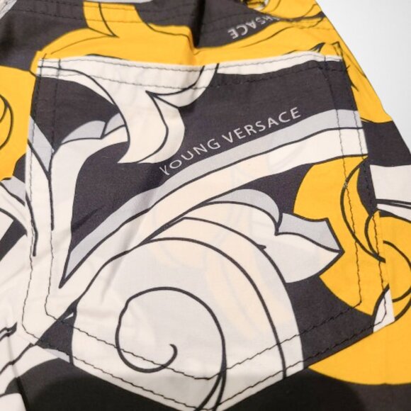 Young Versace Baroque Print Shorts - Size: XXS - Picture 7 of 10